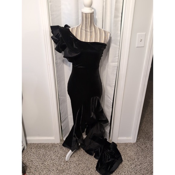 Windsor Beatrice Velvet Ruffle One Shoulder High Low Evening Gown Small Prom Wed